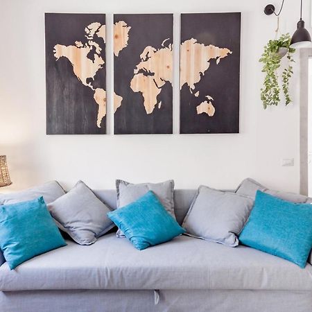 Open The Classic Wooden Shutters At A Cozy City Nest Φλωρεντία Εξωτερικό φωτογραφία