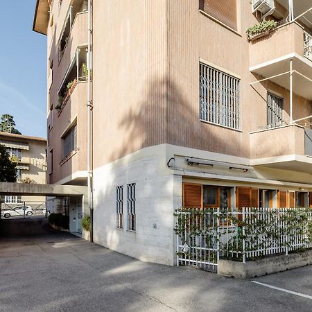 Open The Classic Wooden Shutters At A Cozy City Nest Φλωρεντία Εξωτερικό φωτογραφία