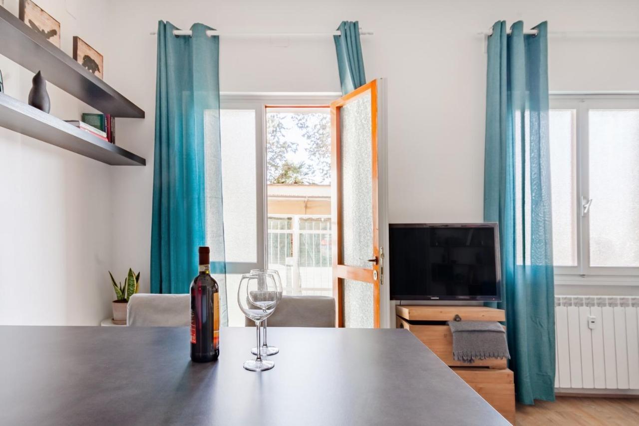 Open The Classic Wooden Shutters At A Cozy City Nest Φλωρεντία Εξωτερικό φωτογραφία