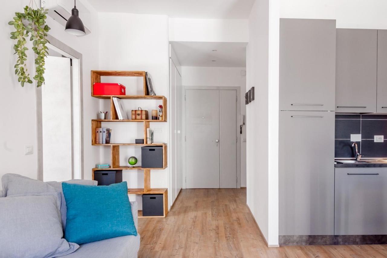 Open The Classic Wooden Shutters At A Cozy City Nest Φλωρεντία Εξωτερικό φωτογραφία