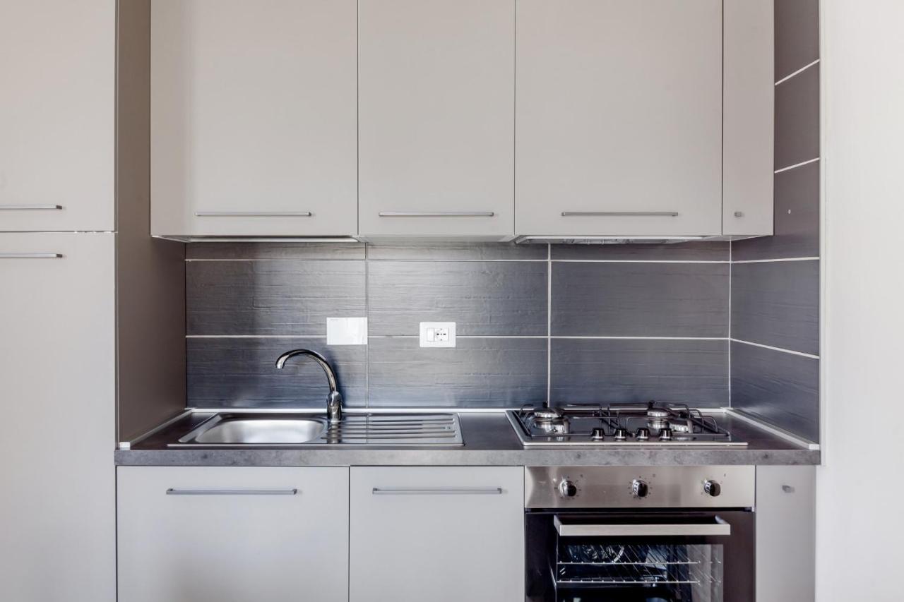 Open The Classic Wooden Shutters At A Cozy City Nest Φλωρεντία Εξωτερικό φωτογραφία