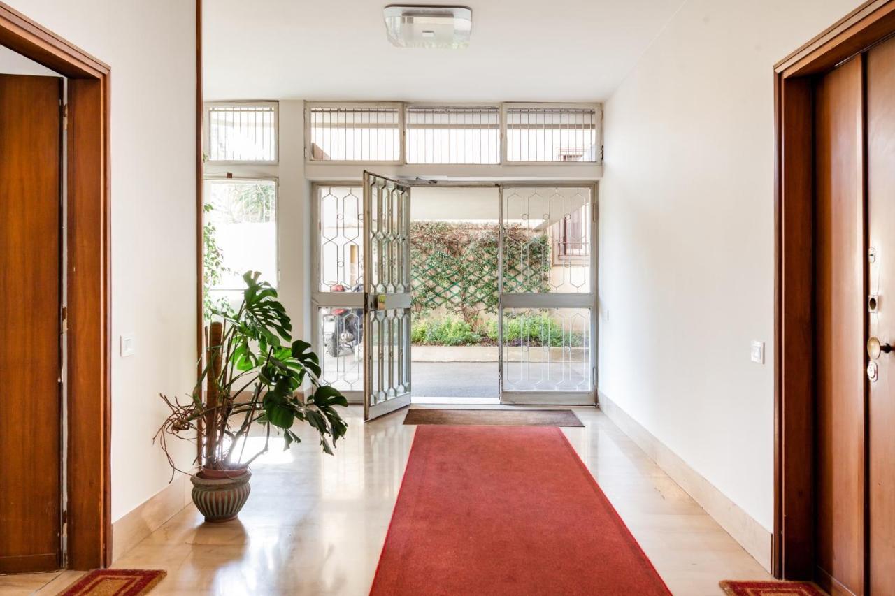 Open The Classic Wooden Shutters At A Cozy City Nest Φλωρεντία Εξωτερικό φωτογραφία