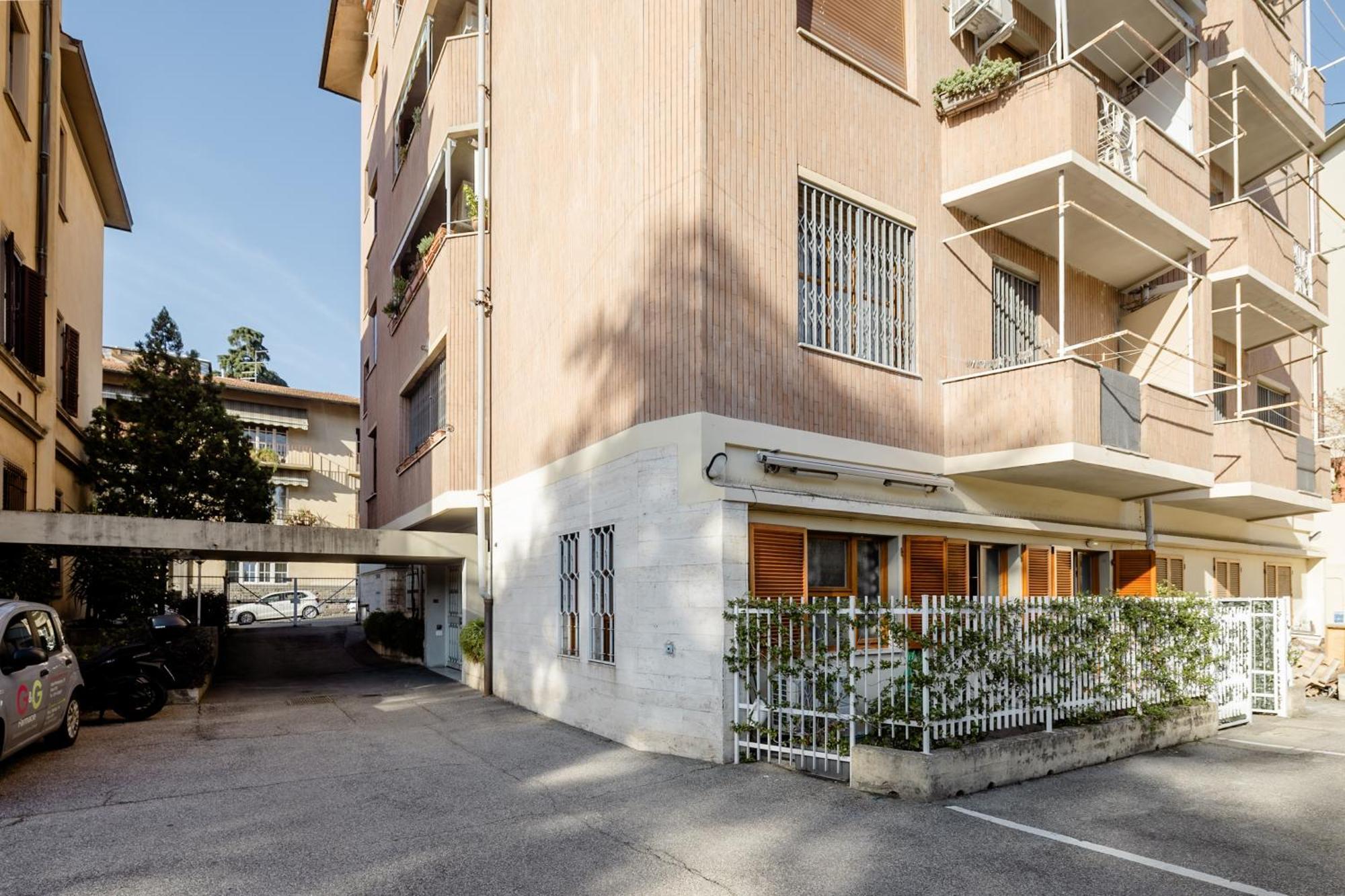 Open The Classic Wooden Shutters At A Cozy City Nest Φλωρεντία Εξωτερικό φωτογραφία