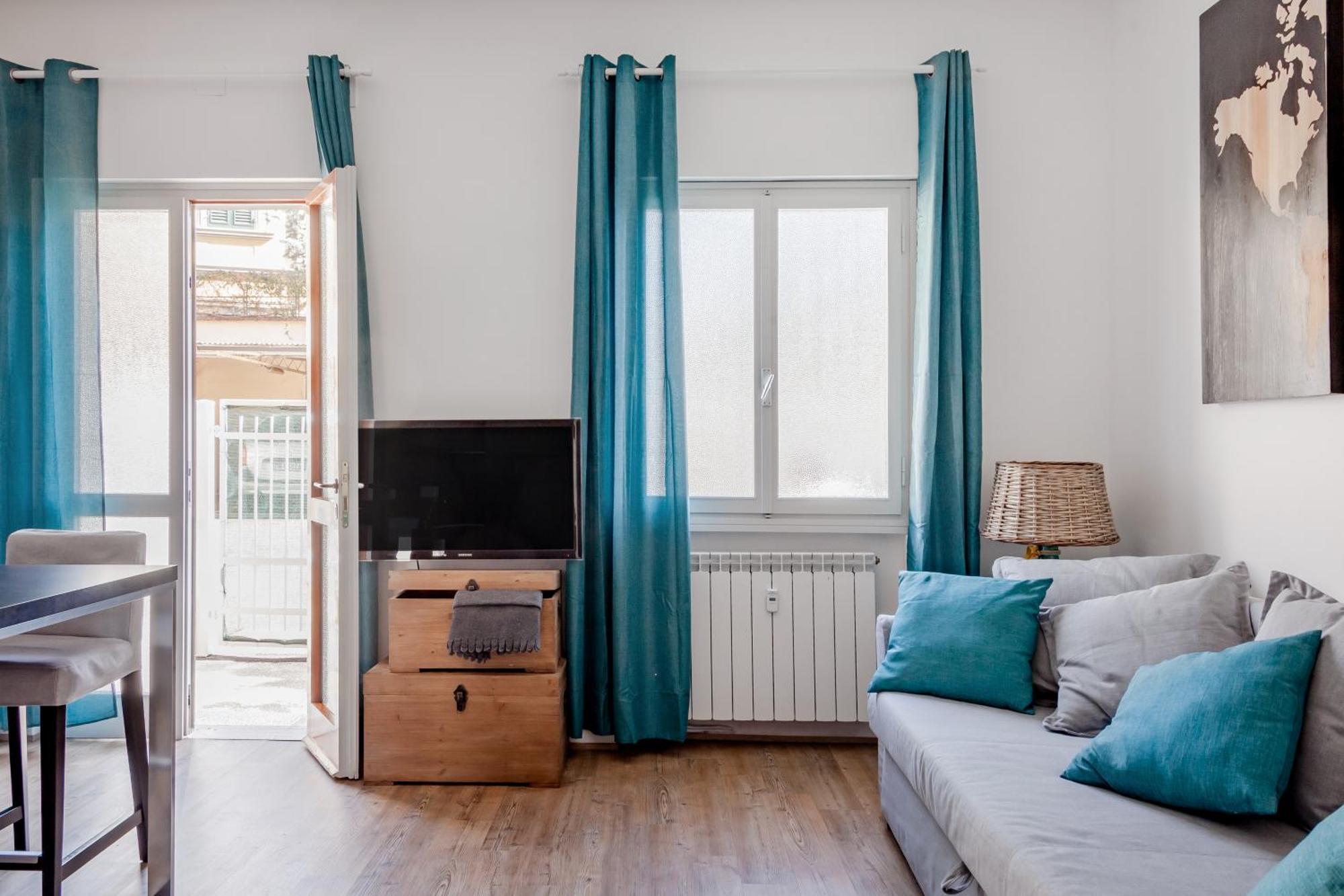 Open The Classic Wooden Shutters At A Cozy City Nest Φλωρεντία Εξωτερικό φωτογραφία