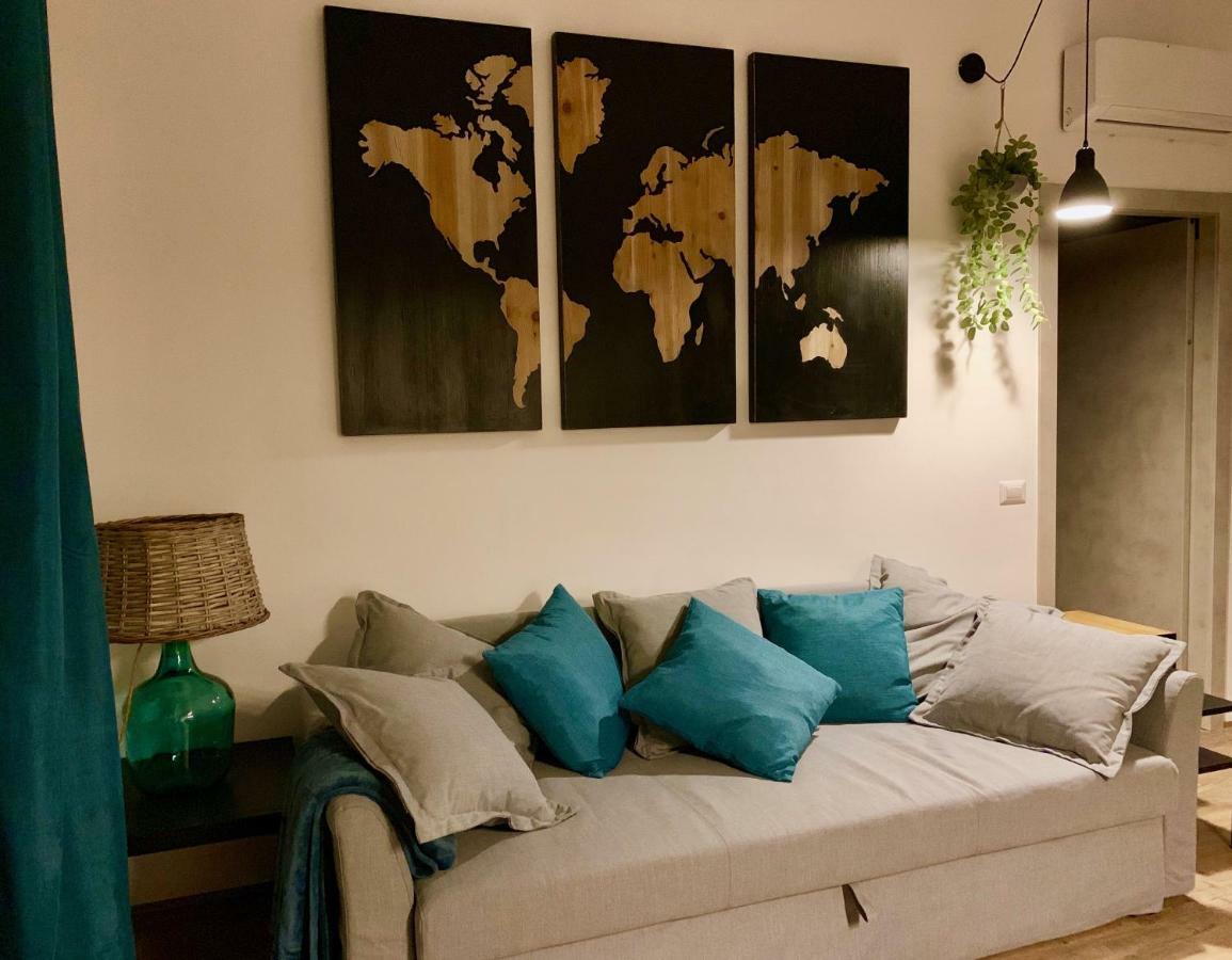 Open The Classic Wooden Shutters At A Cozy City Nest Φλωρεντία Εξωτερικό φωτογραφία