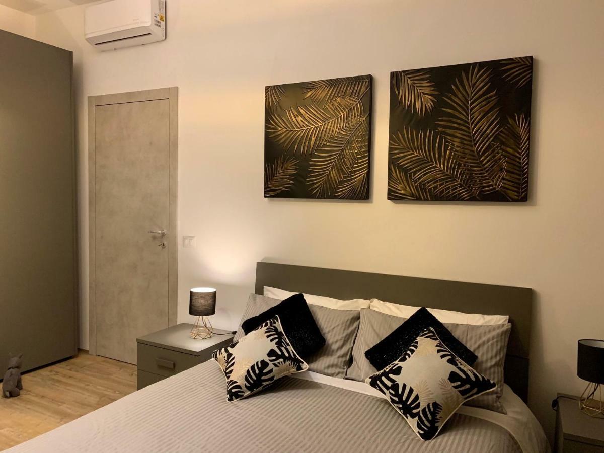 Open The Classic Wooden Shutters At A Cozy City Nest Φλωρεντία Εξωτερικό φωτογραφία