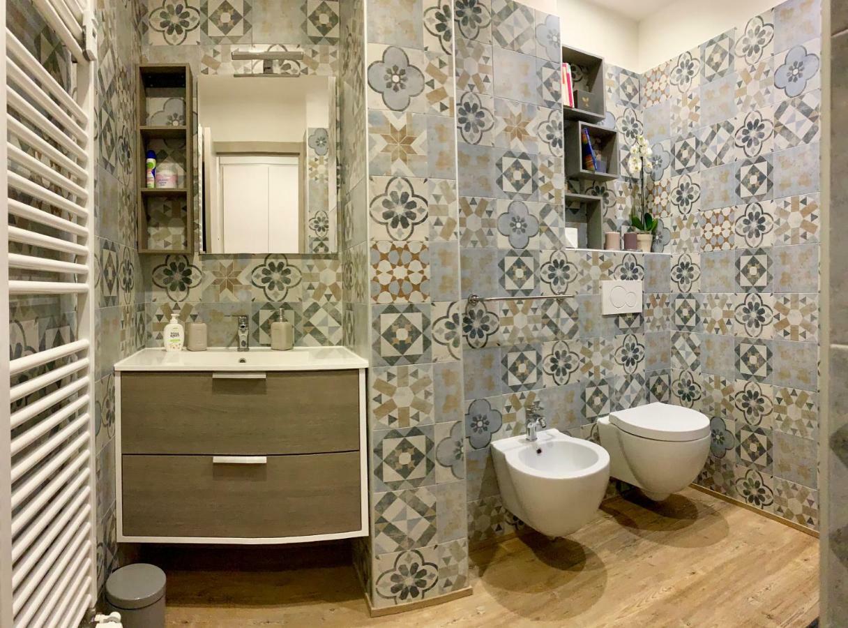 Open The Classic Wooden Shutters At A Cozy City Nest Φλωρεντία Εξωτερικό φωτογραφία