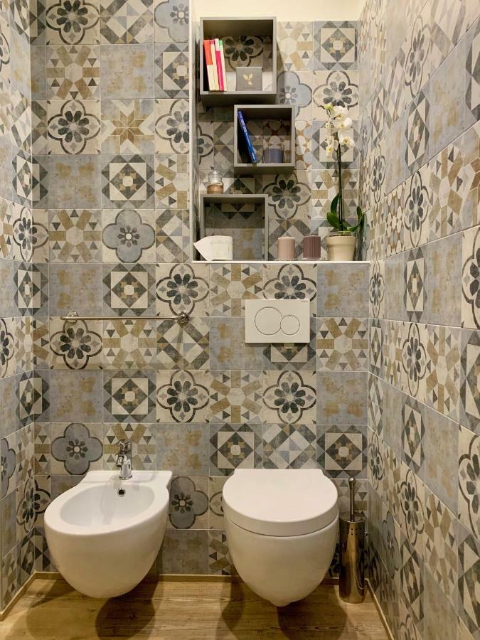 Open The Classic Wooden Shutters At A Cozy City Nest Φλωρεντία Εξωτερικό φωτογραφία