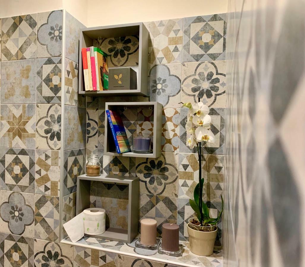 Open The Classic Wooden Shutters At A Cozy City Nest Φλωρεντία Εξωτερικό φωτογραφία