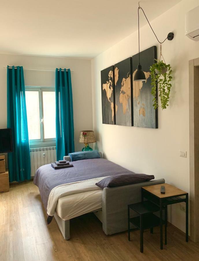 Open The Classic Wooden Shutters At A Cozy City Nest Φλωρεντία Εξωτερικό φωτογραφία